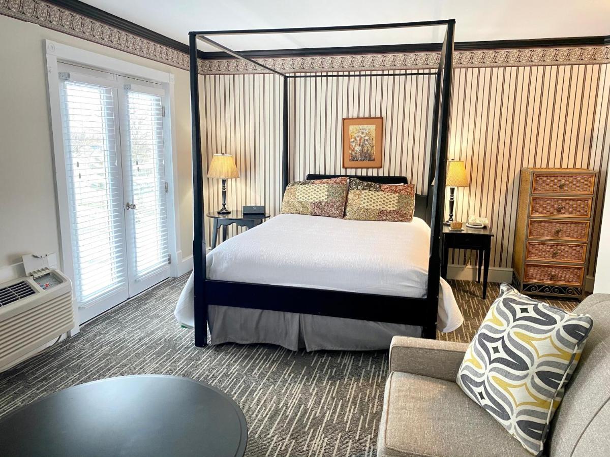 Queen Room with Balcony